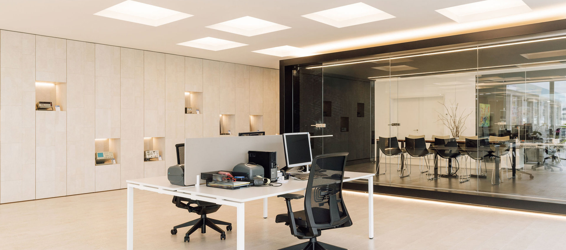 Versatilidade da cortiça como elemento central dos espaços de trabalho contemporâneos