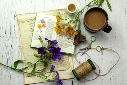 Flat lay with coffee and flowers
